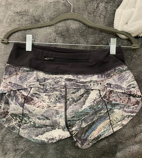 Lululemon Speed Up Shorts 2.5 - Image 2