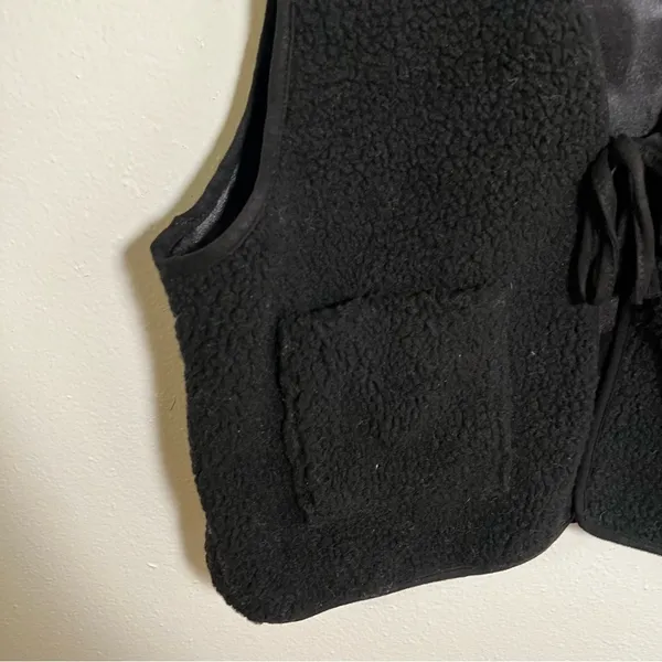 No Boundaries‎ Women's Sherpa Vest Sleeveless Black Tie Front Pockets Y2K - Image 4