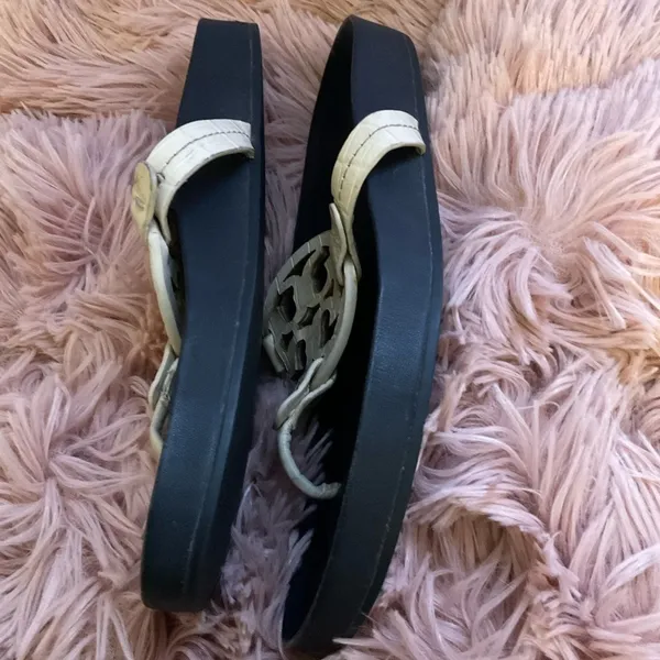 Tory Burch Black & Cream Leather Logo Thong Sandals Size 7M - Image 6
