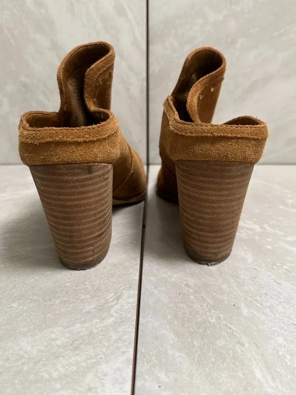 Gibson Latimer perforated suede gold studded mules Size 8.5 - Image 6
