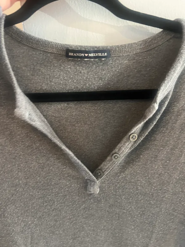 Brandy Melville Gray Lightweight Sweater - Image 3
