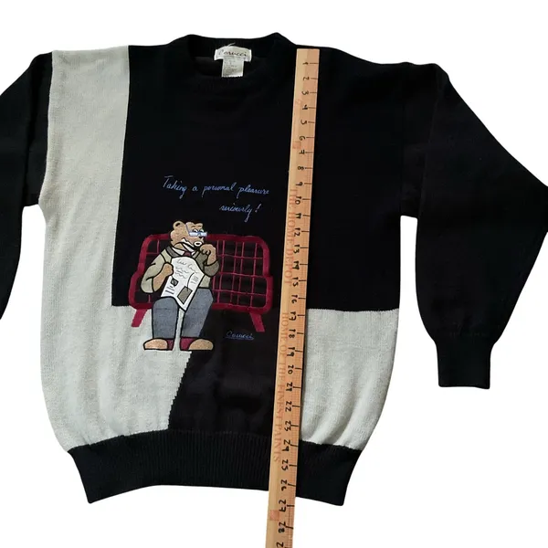 Vintage 90s Bear Sweater Knit Size S Made in Hong Kong Novelty Graphic Top - Image 5