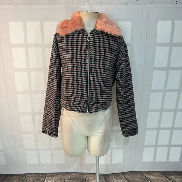 Urban outfitters Colette houndstooth pink fur collar jacket size small - Image 4