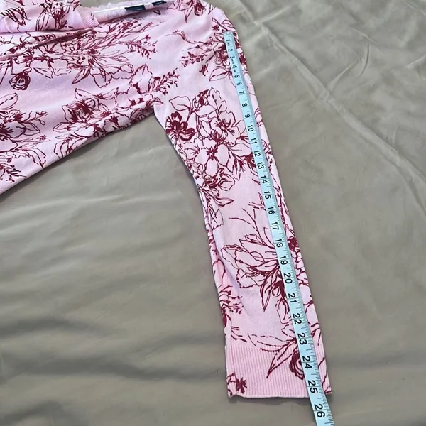 Basic edition size XL pink with red flowers button front cardigan GUC - Image 7