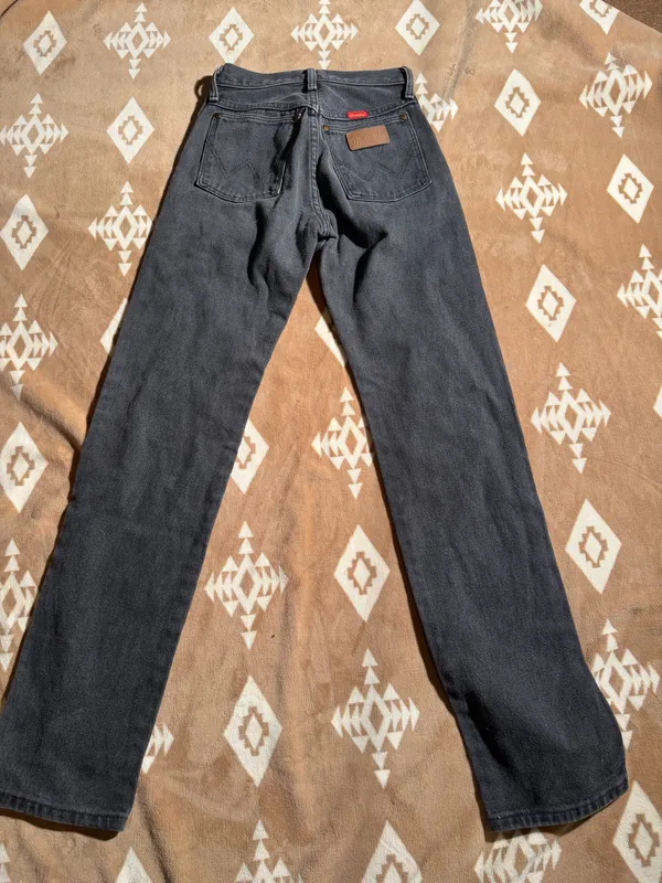 Cowboy cut gray wrangler jeans  - Image 3