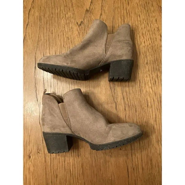 Dr. Scholl's Women’s Brown Suede Ankle Bootie Slip-On Block Heel Round Toe 7 - Image 4