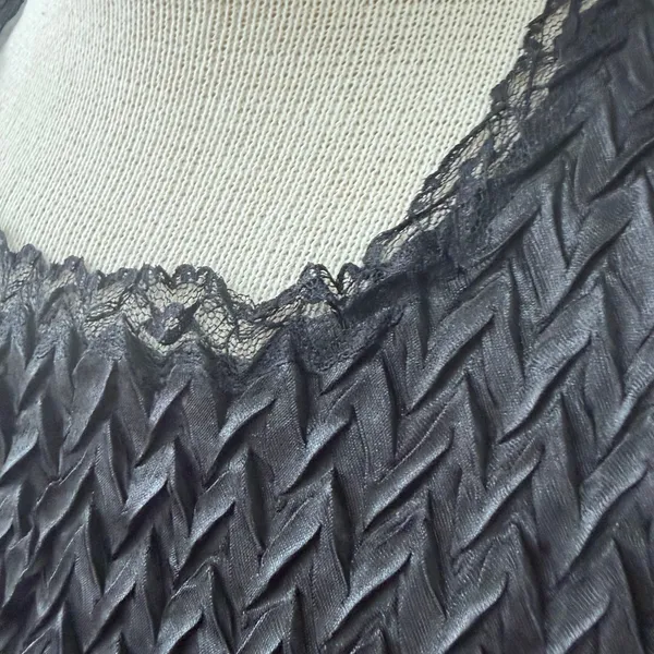Serenade Crinkle Texture Sleeveless Top Size Small Y2K Lace Trim - Image 2