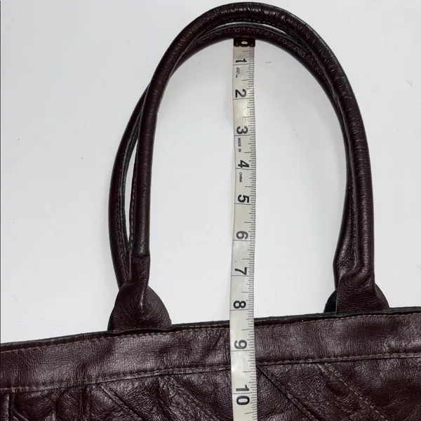 Source Unknown BROWN LEATHER VINTAGE HAND BAG DESIGN ON ONE SIDE ZIP MIDDLE POCKET INSIDE - Image 11