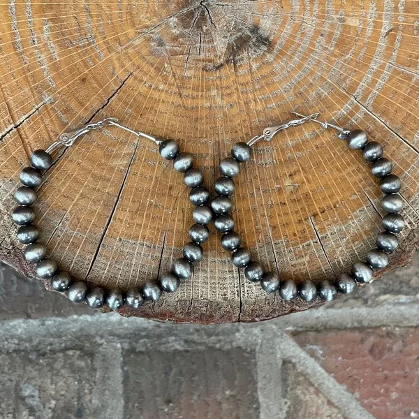 Red Saguaro Trading Post Navajo Style Pearl Hoop Earrings - Image 2