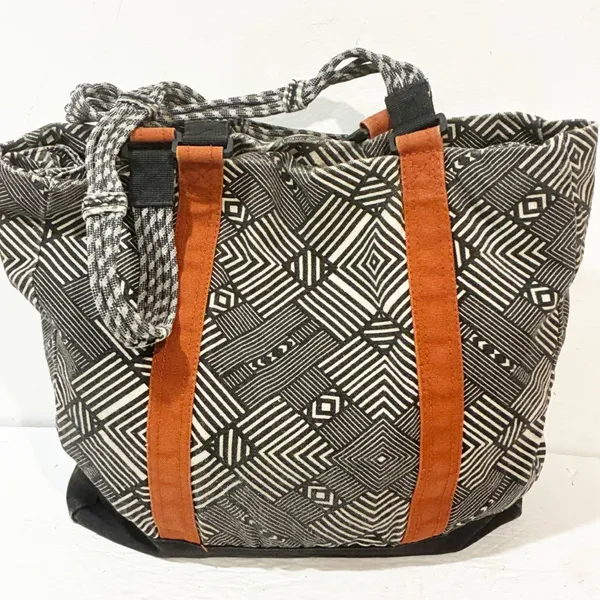 Kavu Black White Printed Snap Closure Tote Bag Large Compartment Travel - Image 5