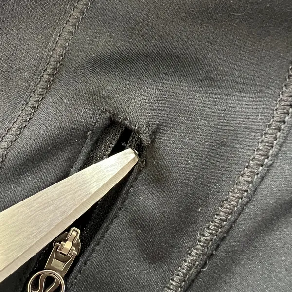 Lululemon Athletica Stay on‎ Course Black Zip Up Jacket Long Sleeves Thumbholes - Image 4