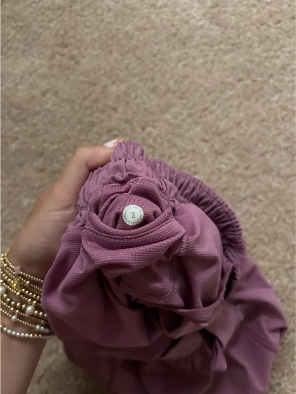 Lululemon Hotty Hot Shorts 2.5" - Image 4