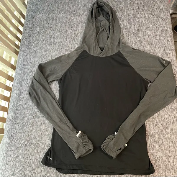 Nike Women’s Long Sleeve Running Shirt - Image 7