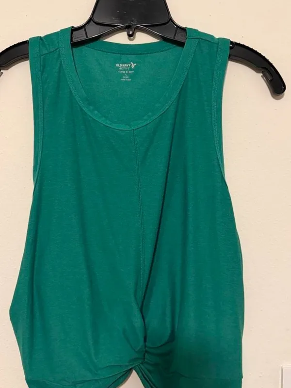 Old Navy Active Cloud 94 Soft Go-Dry Twist Front Tank Top - Image 3