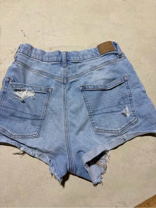 American Eagle Outfitters curvy 90s boyfriend light blue jean shorts 6 - Image 9