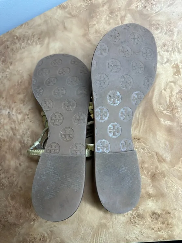 Tory Burch Gold Leather Pom Pom Thong Sandals Size 7.5M Metallic Leather - Image 9