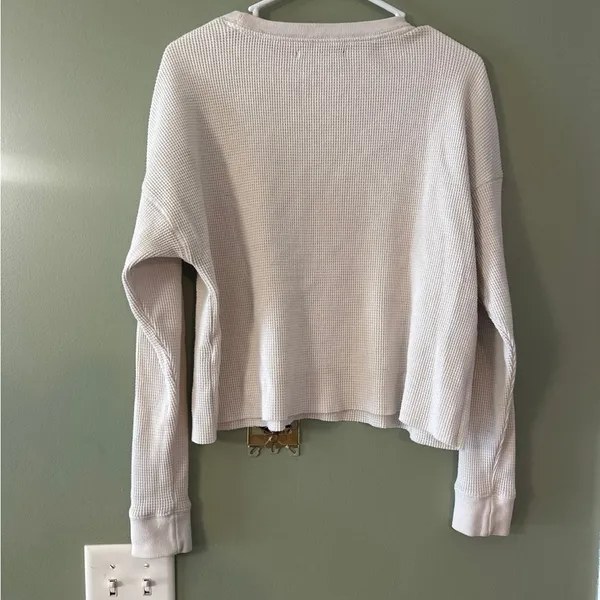 Abercrombie & Fitch Women's Cream Crew Neck Cropped Sweater - Image 3