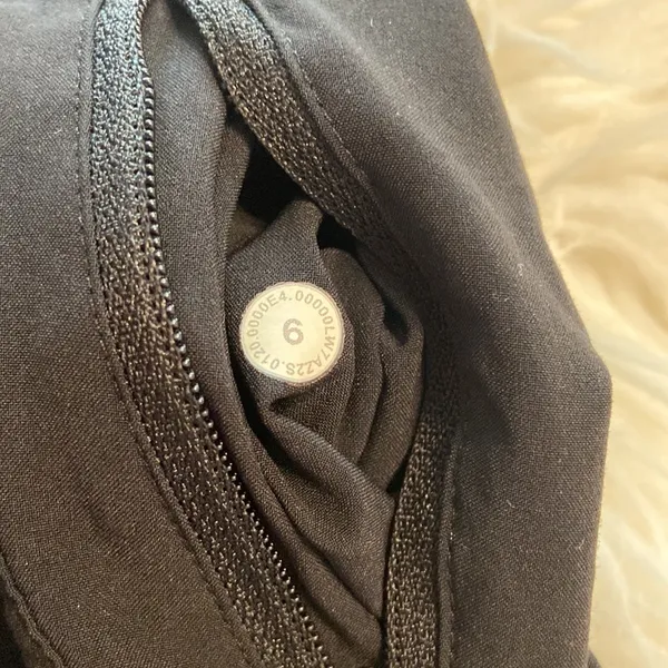 Lululemon Short size 6 Black Athletic Shorts excellent condition - Image 5