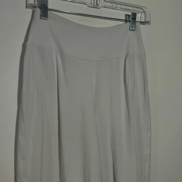 Lululemon Blissed‎ Out Culottes 21" In White Size 4 - Image 3