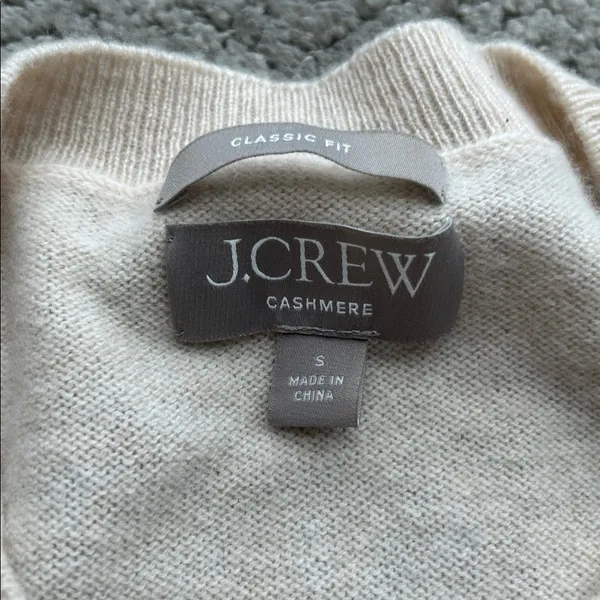 J-Crew Women’s 100% Cashmere classic-fit crewneck sweater Long sleeve Size Small - Image 2