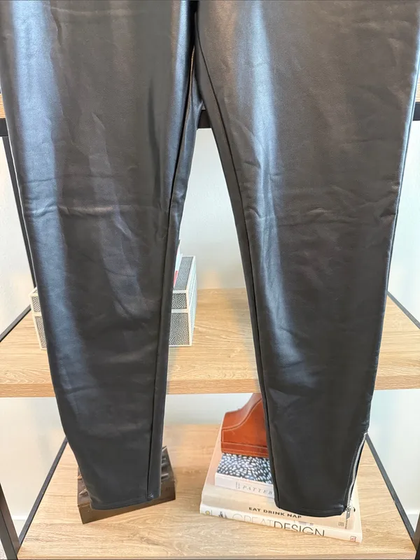 NWT Abercrombie & Fitch High-Rise Black Faux Leather Ankle Skinny Pull On Pant M - Image 4