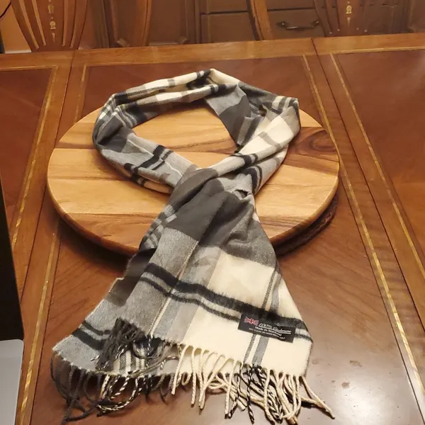 Source Unknown 100% Cashmere scarf made in Scotland - Image 2