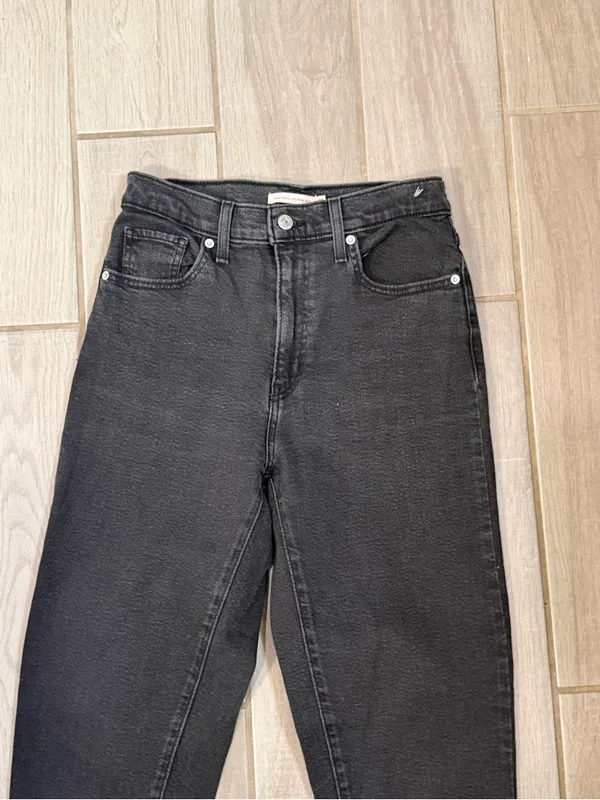 Levi's High-Rise Washed Black Mom Jeans - Image 4