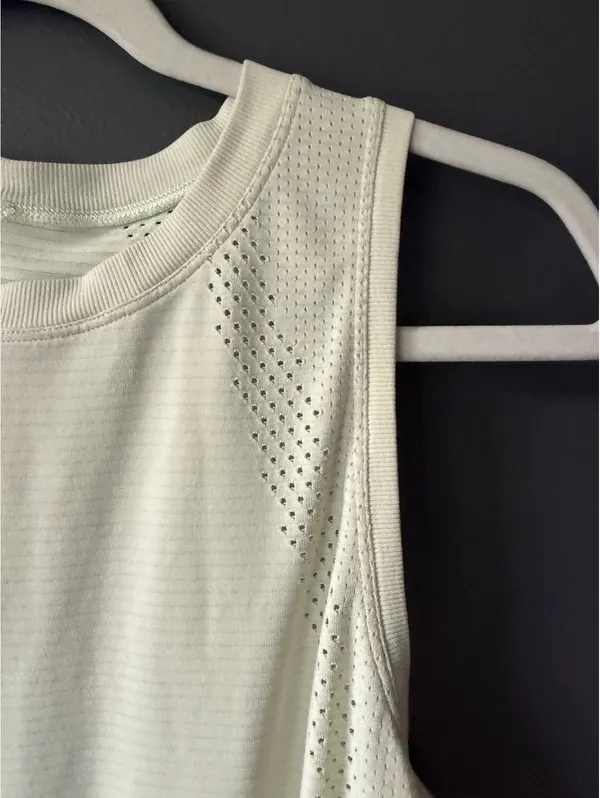 Lululemon Sleeveless Pale Green Athletic Tank Top - Image 2