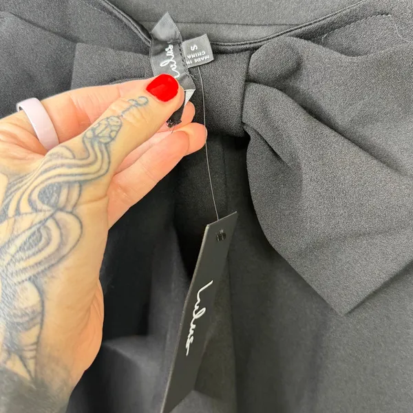 NEW Lulus Exquisite Refinement Black Backless Bow Ruffled Maxi Dress Small - Image 11