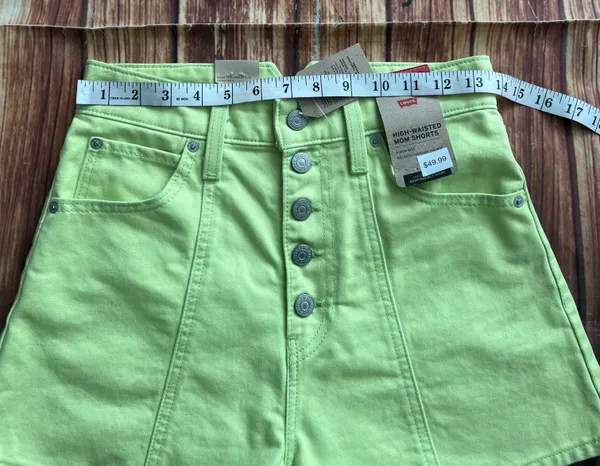 Levi's Strauss Women’s Notch High Waisted Mom Shorts Daiquiri Green Size 26 - Image 4