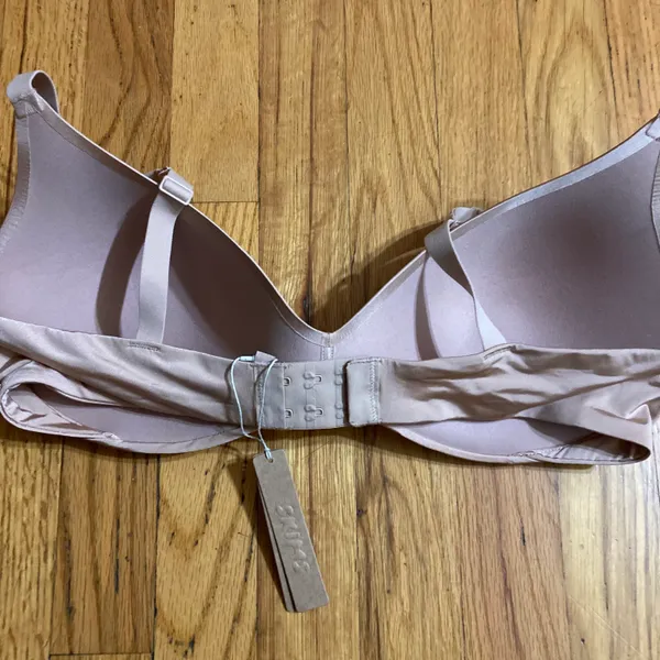 SKIMS Wireless Push Up Bra 38D - Image 4