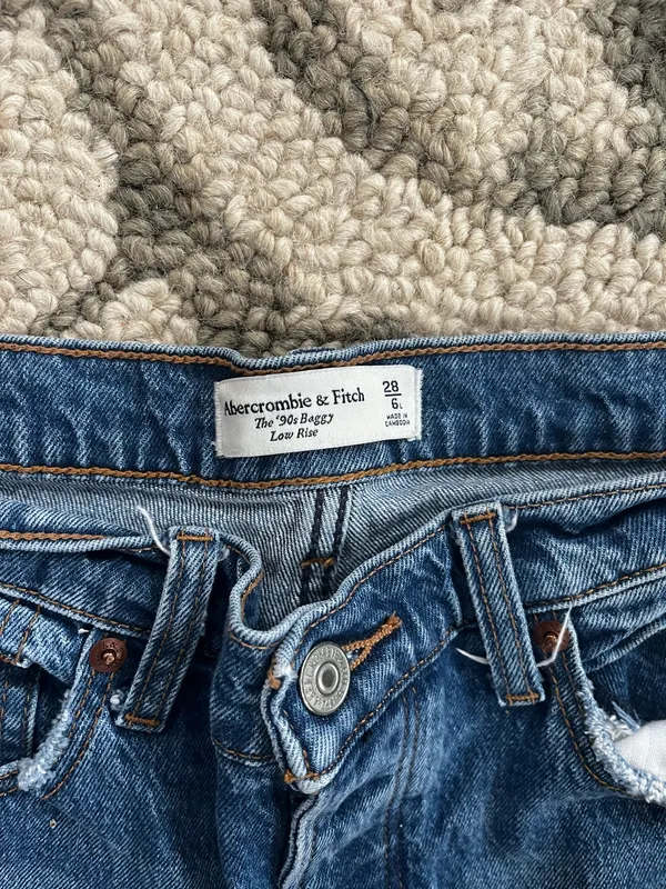 Abercrombie Jeans 28/6L - Image 3