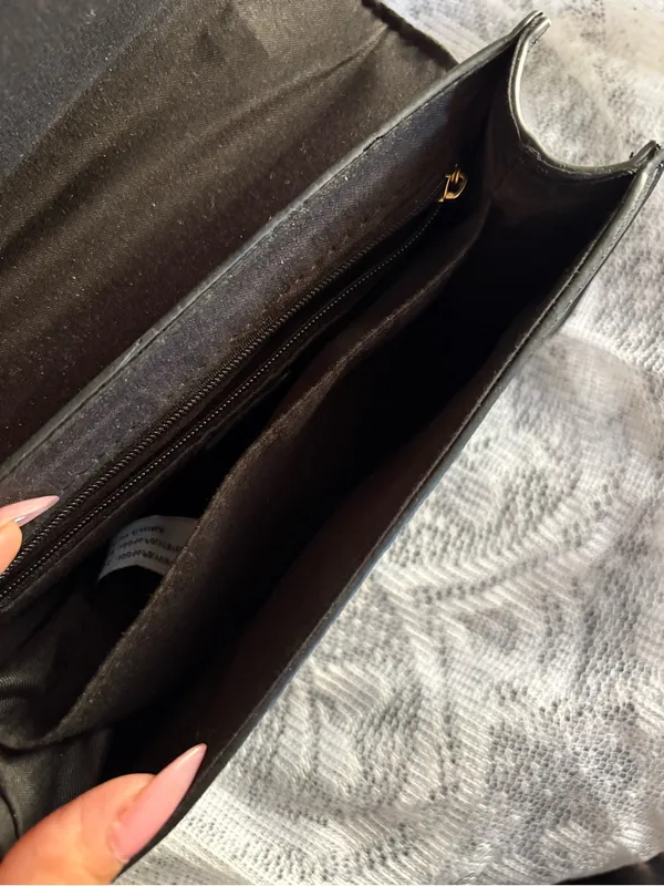 Source Unknown Black Crossbody Bag with Gold Handle - Image 2