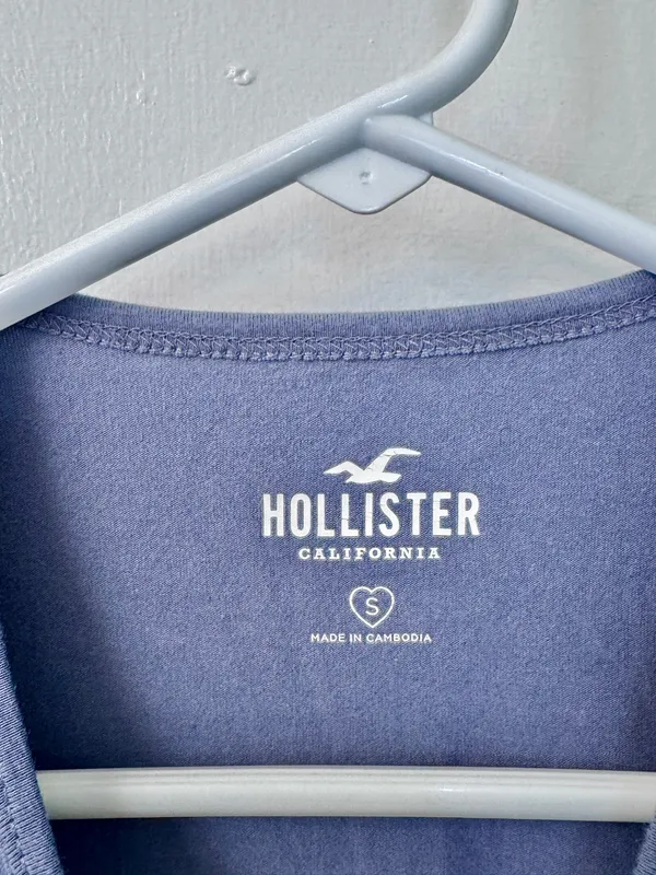 Hollister Graphic Baby Tee S - Image 3