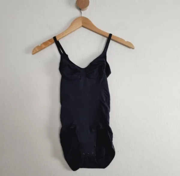 SKIMS Butt Lifting Sculpting Bodysuit L - Image 3