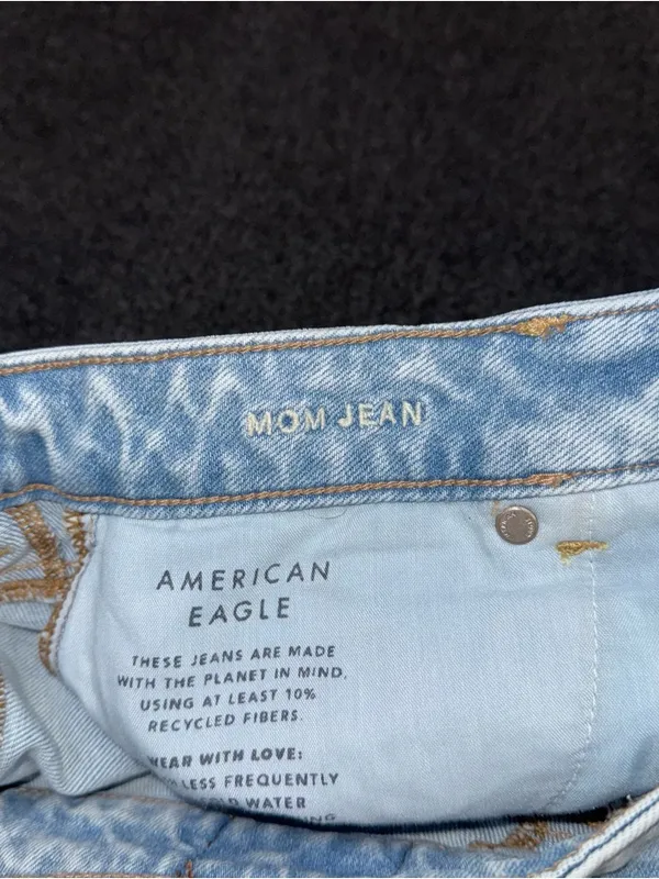 NWOT American Eagle Strigid Mom Jeans High Rise Light Wash Denim Sz 6 (28x29) - Image 7