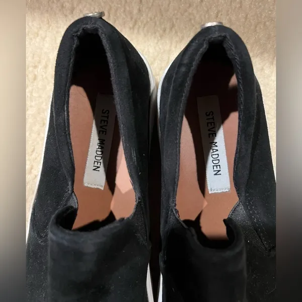 Steve Madden slip on Sneakers in Black Suede size 8 - Image 2