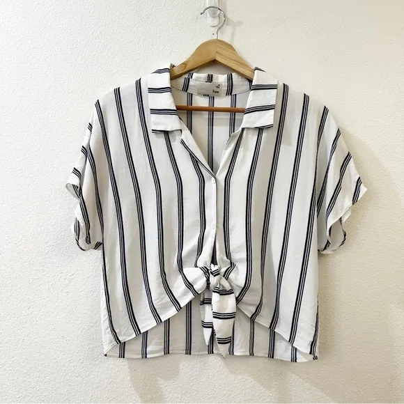 Aritzia Wilfred Navy White Tie Front Blouse‎ Size XS - Image 2