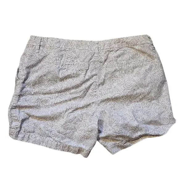 Old Navy Floral Print Cream/Olive Shorts, Size 6 - Image 2