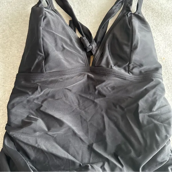 NWT CUPSHE One Piece Swimsuit Tummy Control Deep V Neck black size XL - Image 4