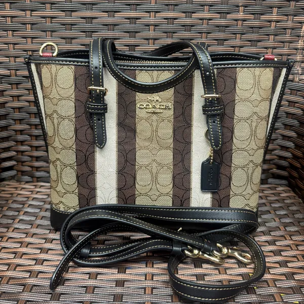 Coach Mollie Tote 25 In Signature c4086 - Image 2