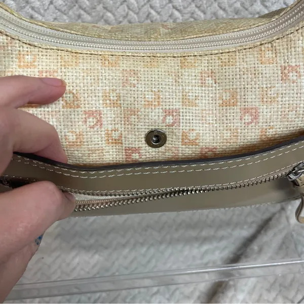 Liz Claiborne Y2K Tan Monogram Straw‎ Texture Preppy Shoulder Bag - Image 4