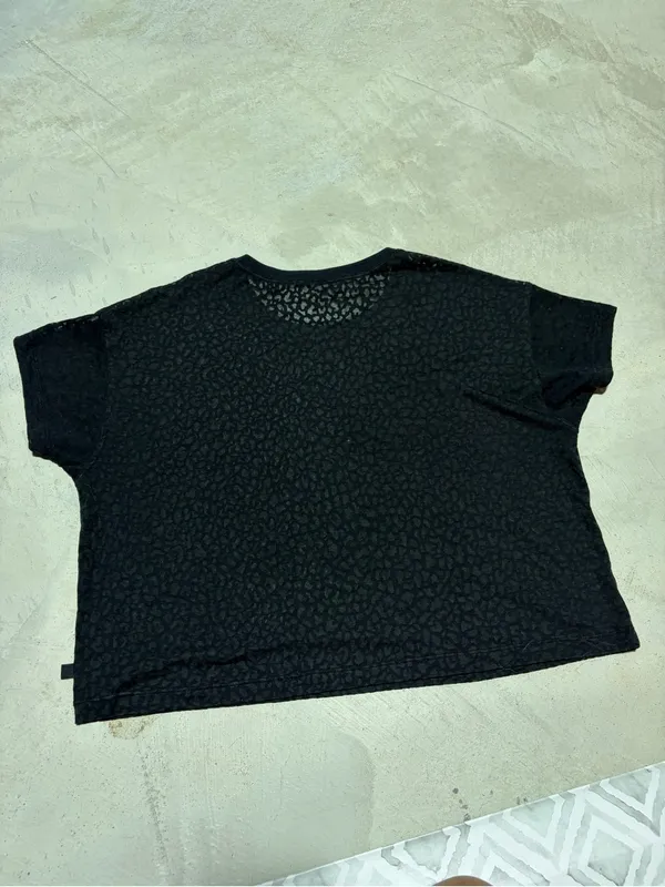 Lululemon Black Women's Short Sleeve cropped Tee - Image 6