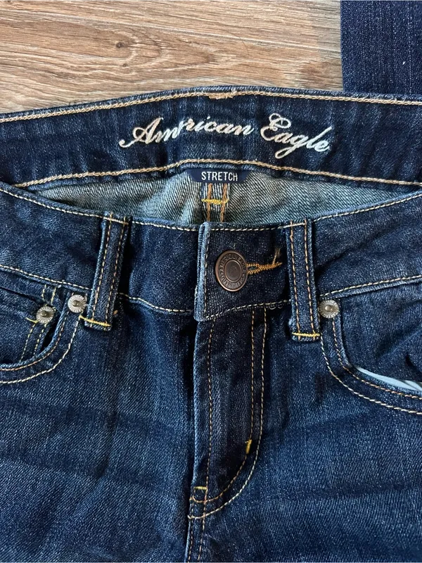 American Eagle Outfitters Dark Blue Flare Jeans (698) - Image 3