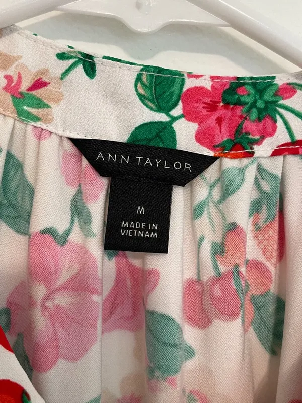 ANN TAYLOR Floral Mixed Media Ruffle Sleeve Tie Neck Shell Top White Strawberry - Image 6
