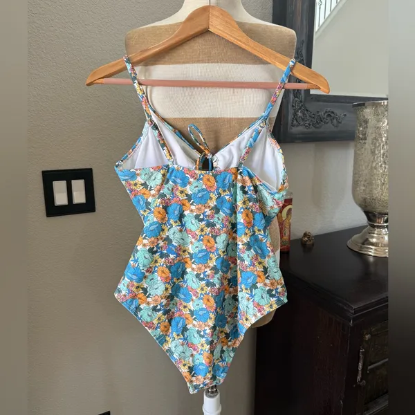 CUPSHE one piece floral swimsuit M - Image 3