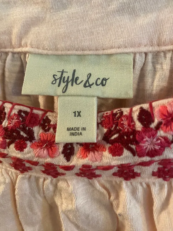 Style&co Top Size 1X Soft Shell Pink Square Neck Cap Short Sleeve Embroidered - Image 4