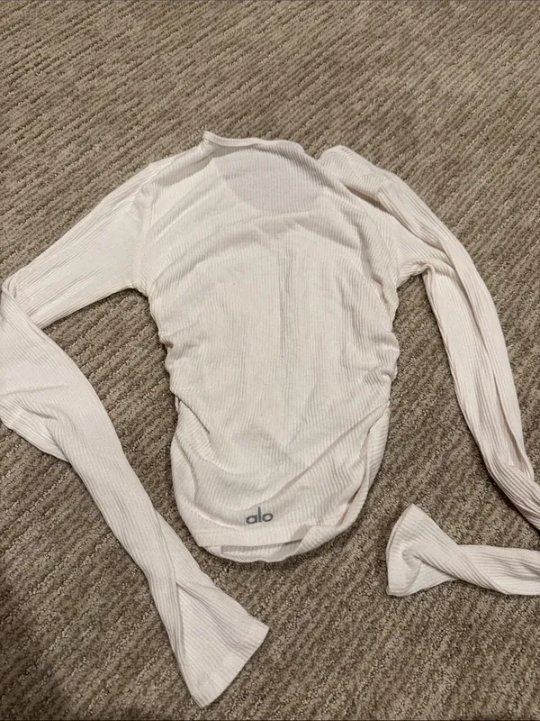 ALO Yoga Long-Sleeve Ribbed Top in Light Cream - Image 2