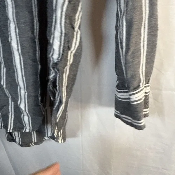 American Eagle Oversized Fit Grey And White Striped Button Shirt Women’s Medium - Image 8