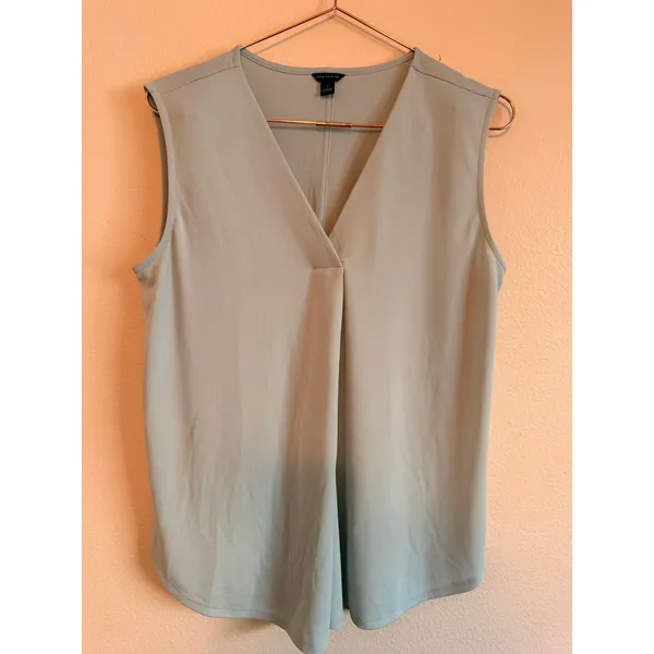Ann Taylor Sleeveless Blouse Womens‎ Small Light Blue V-Neck Pleat Front Shell - Image 4